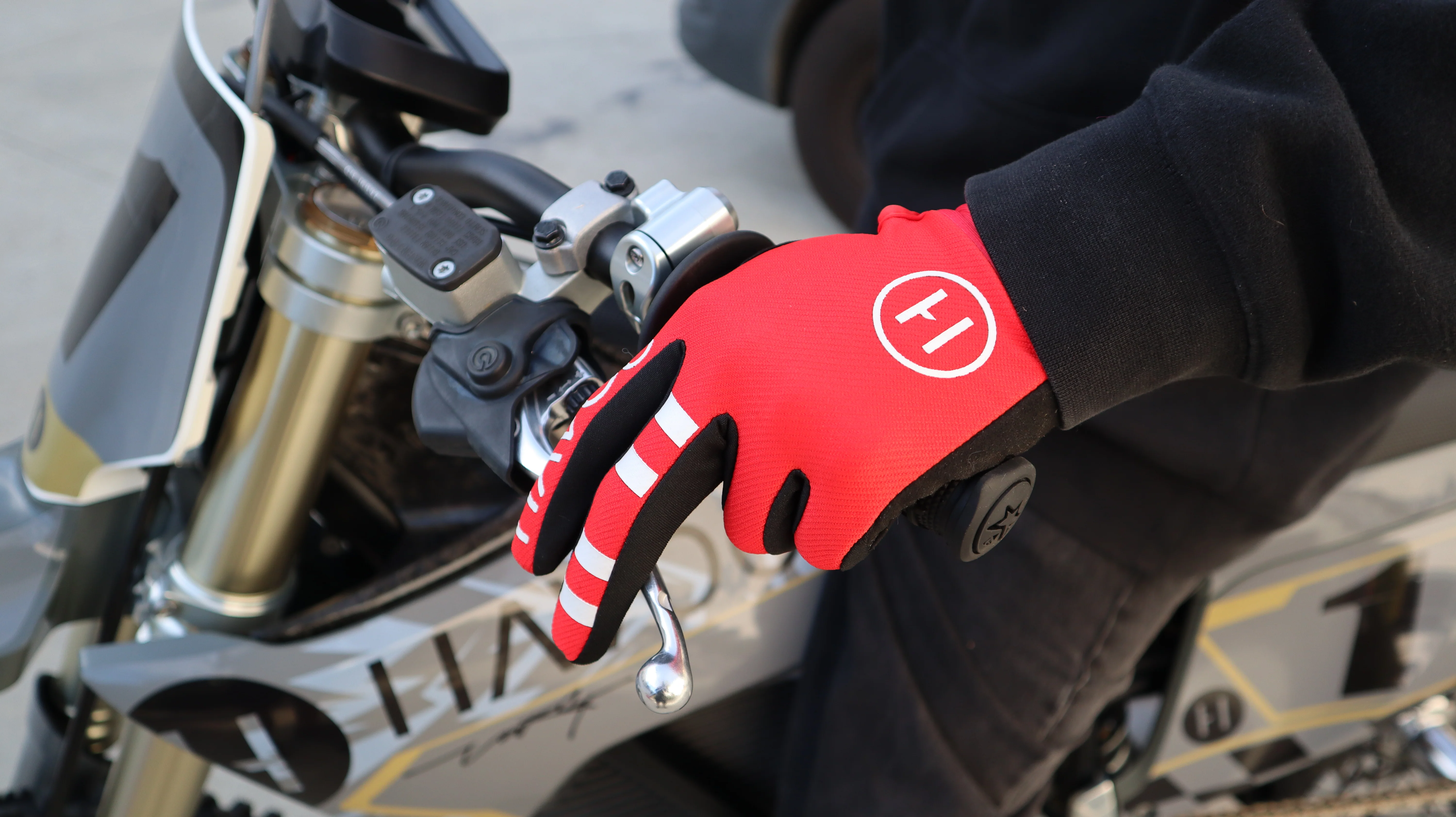 Red Havoc Gloves - Image 2